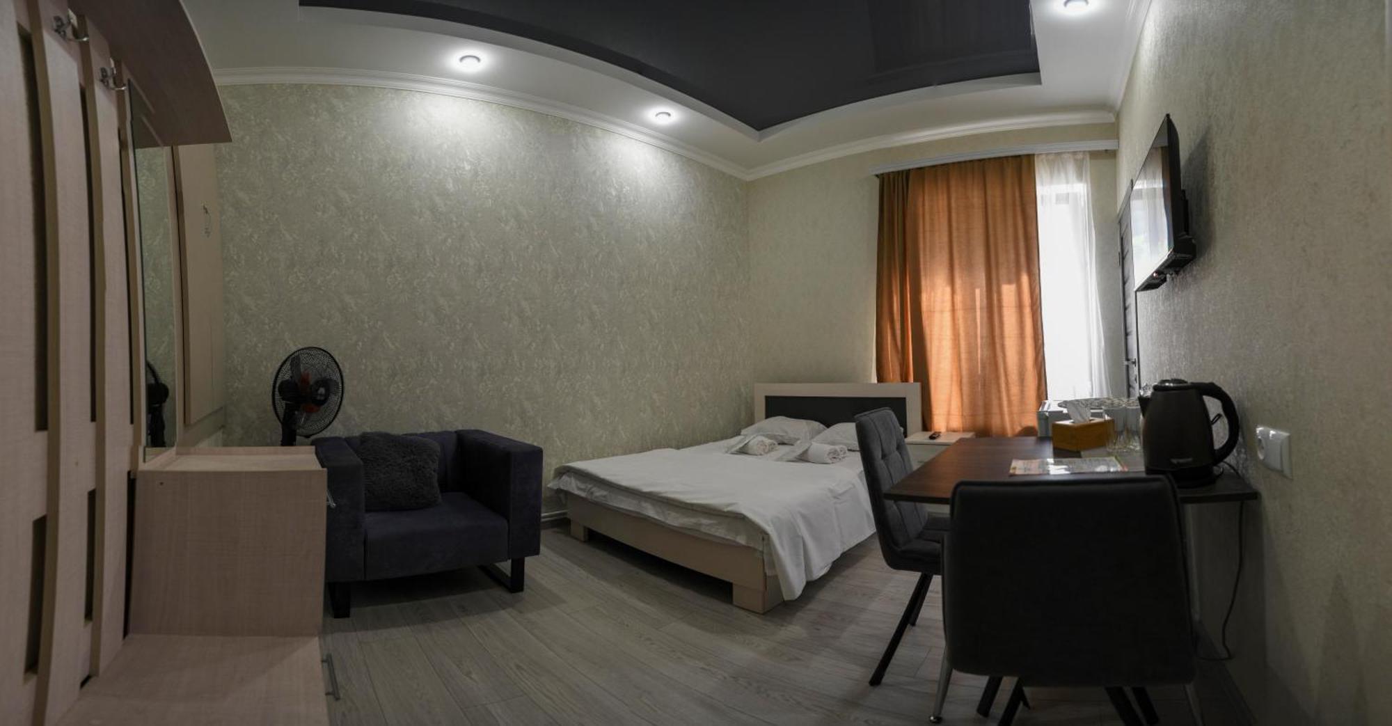 Dom Adonis Hotel Дилиян Екстериор снимка